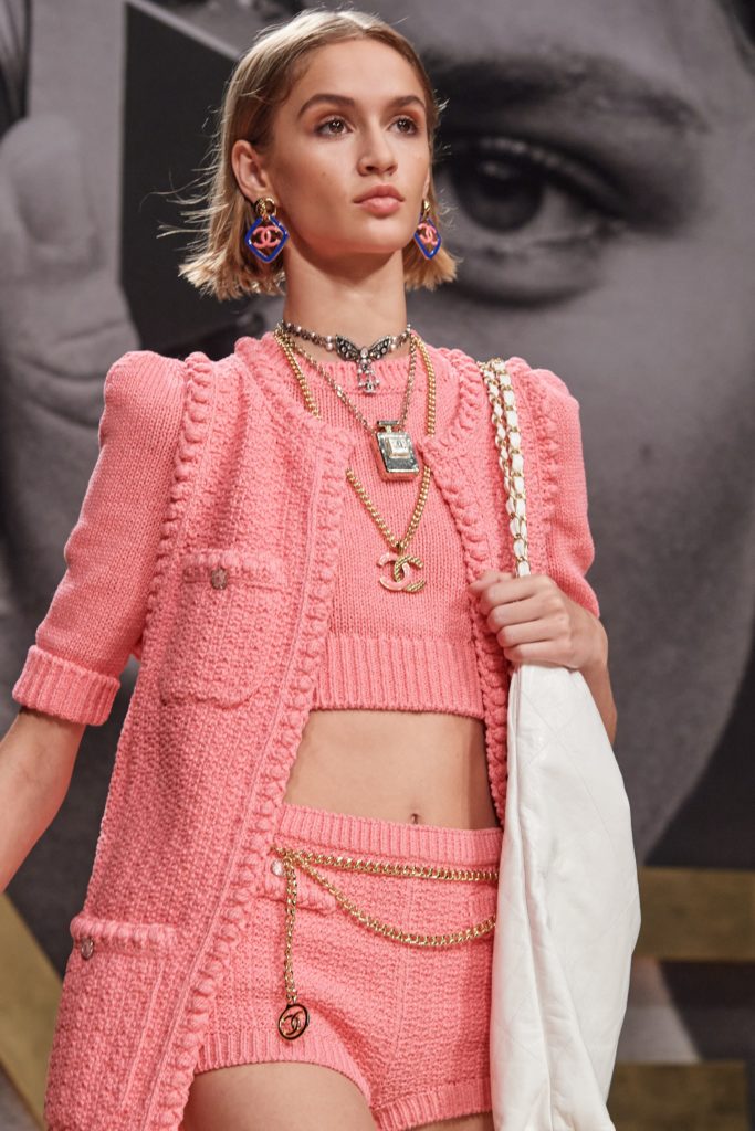 Chanel spring summer 2022 80's trend accessories
