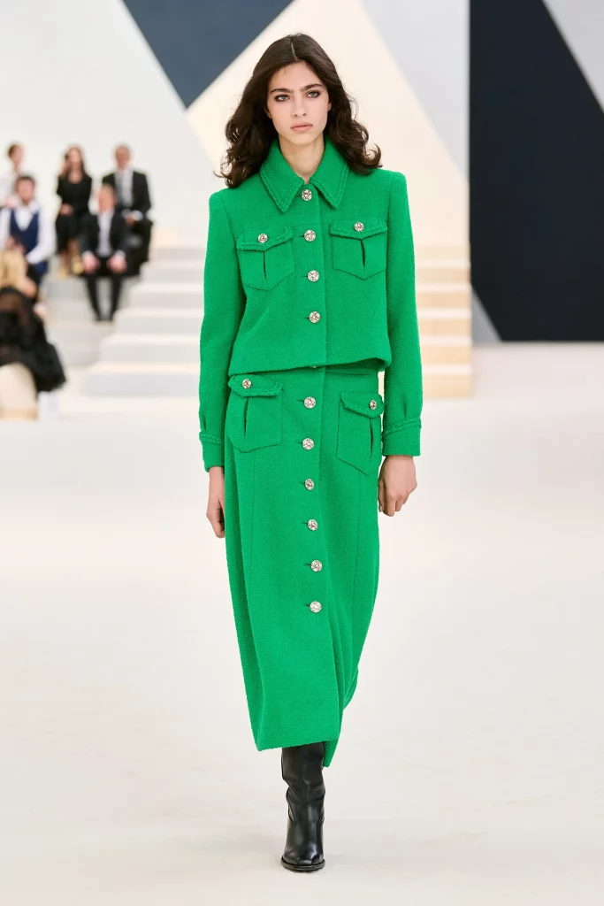 Couture runway report - best couture fall 2022 looks - Vogue Runway Fall 2022 - Chanel tweed mint green