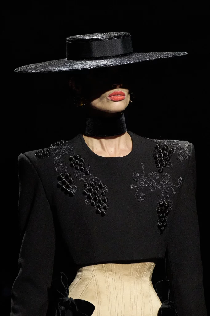 schiaparelli-fall-2022-couture-details-credit-gorunway