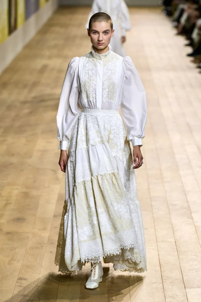 Couture runway report - best couture fall 2022 looks - Vogue Runway Fall 2022 - Christian Dior