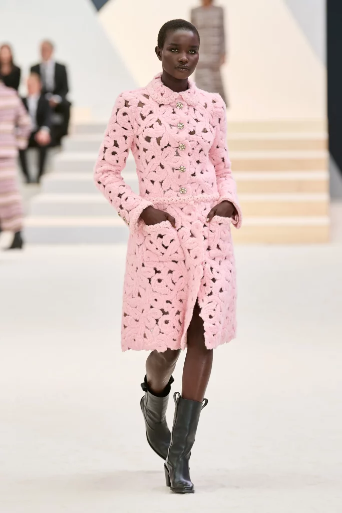 Couture runway report - best couture fall 2022 looks - Vogue Runway Fall 2022 - Chanel pink tweed