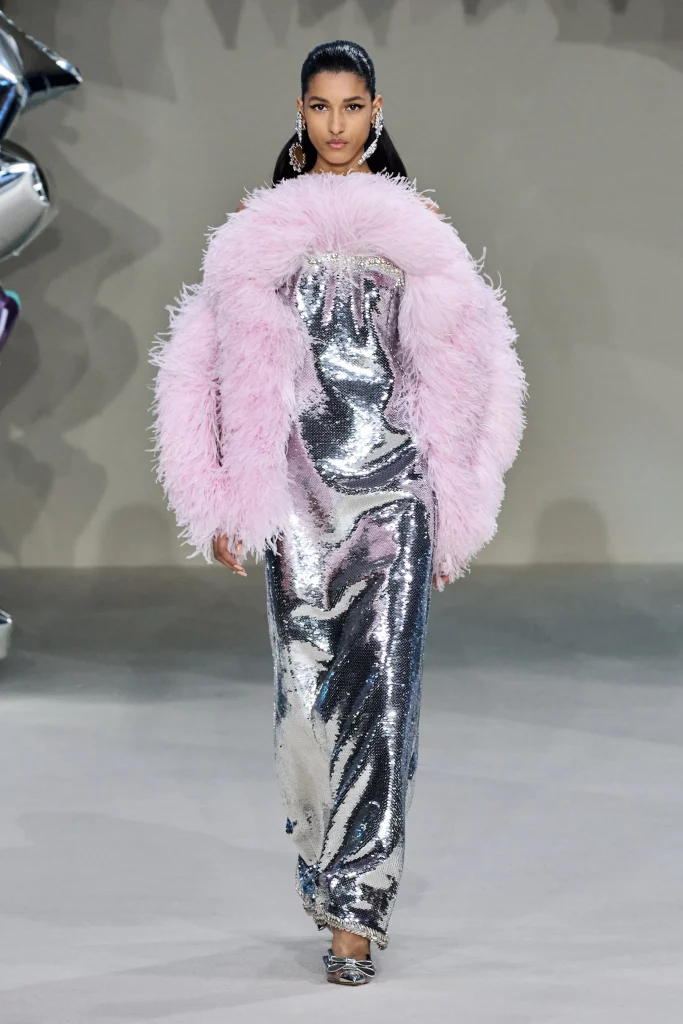 Couture runway report - best couture fall 2022 looks - Giambattista Valli - Vogue RUnway Fall 2022 metallic