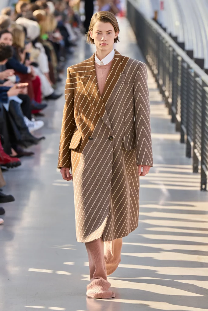 Top 10 fashion trends Fall Winter 2022 2023 Maxi oversized suiting-stella-mccartney-fall-2022-ready-to-wear-paris-credit-gorunway