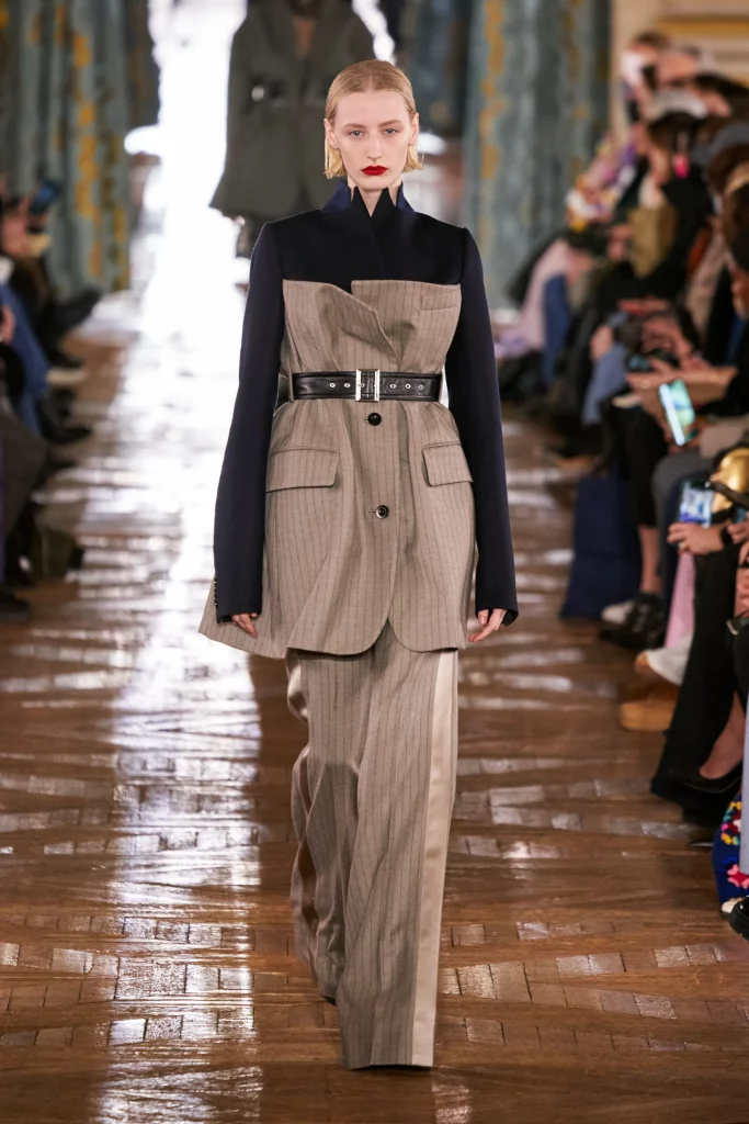 Maxi oversized suiting Runway Fall Winter 2022 2023 Best fashion trends-sacai-fall-2022-ready-to-wear-paris-credit-gorunway