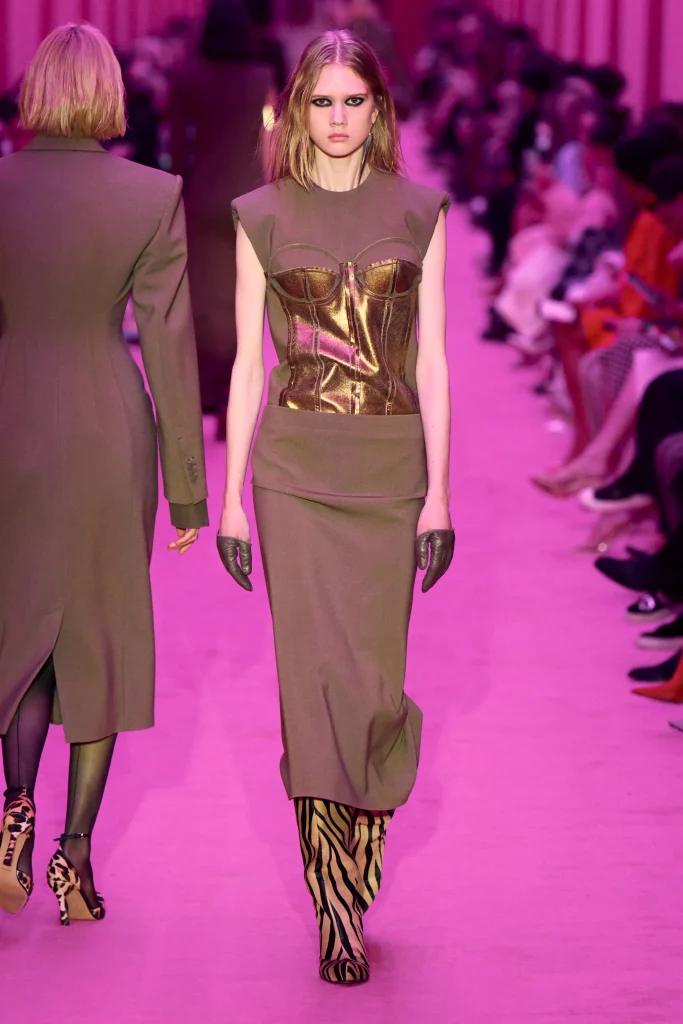 Best Fall 2022 fashion trends as per the runway corset-sportmax-fall-22-ready-to-wear-milan-credit-gorunway