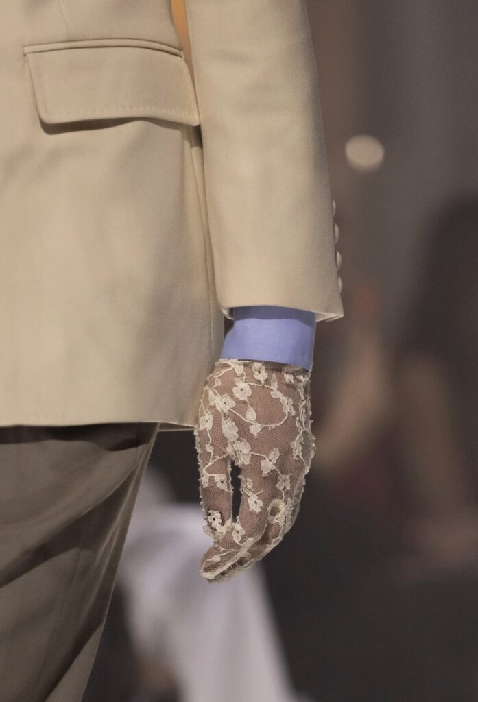 Top Spring 2025 runway trends lace gloves Valentino