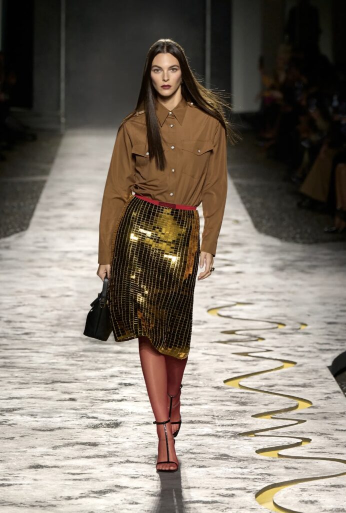 SS25-Top-Color-Runway-Trends-2025-mocha-Versace