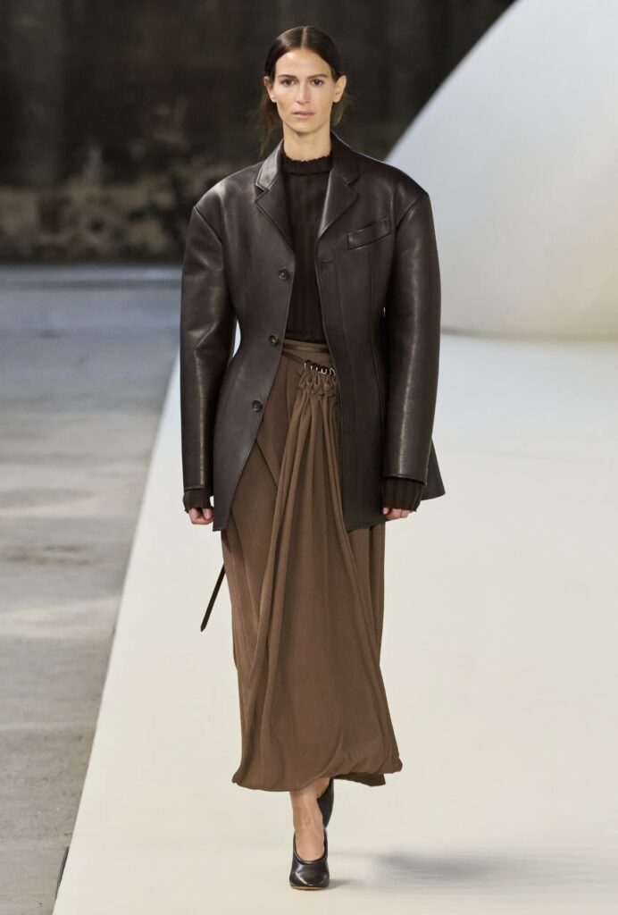 Top color 2025 fashion on the runway Mocha Tod's