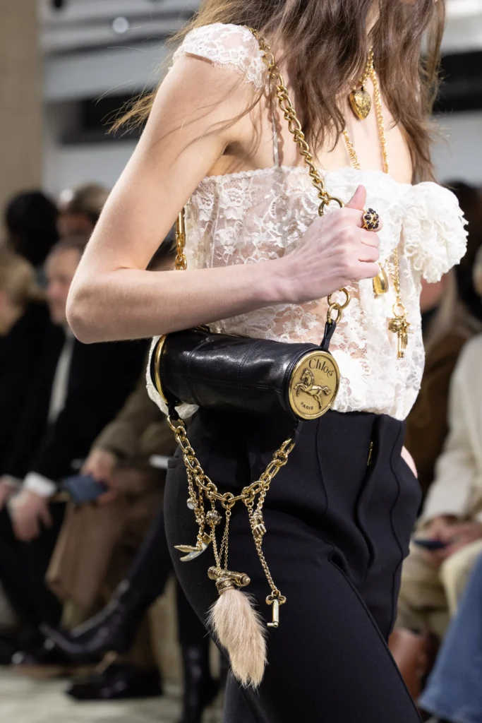 COVER-chloe-fall-2025-ready-to-wear-detail-credit-brand