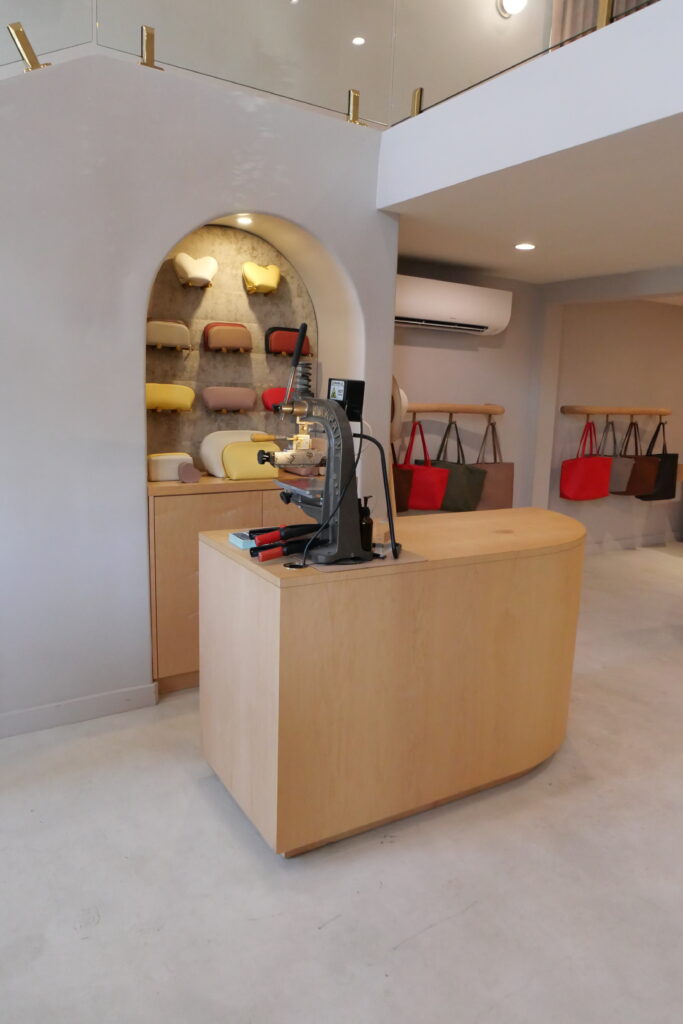 Cuyana travel cosmetic case leather store