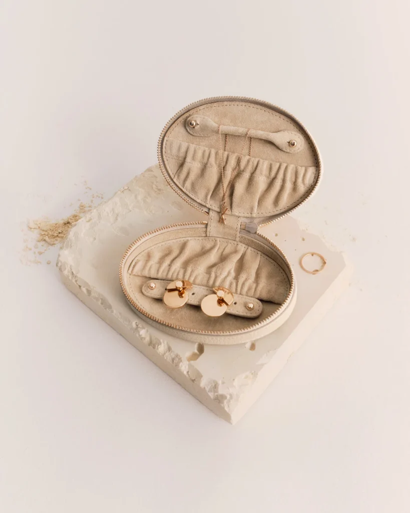 chic leather travel jewelry case cuyana